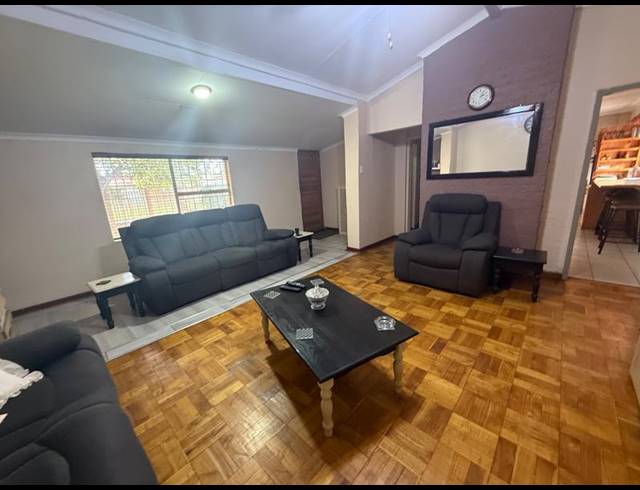 3 BEDROOM HOUSE FOR SALE IN VANDERBIJLPARK CE 2